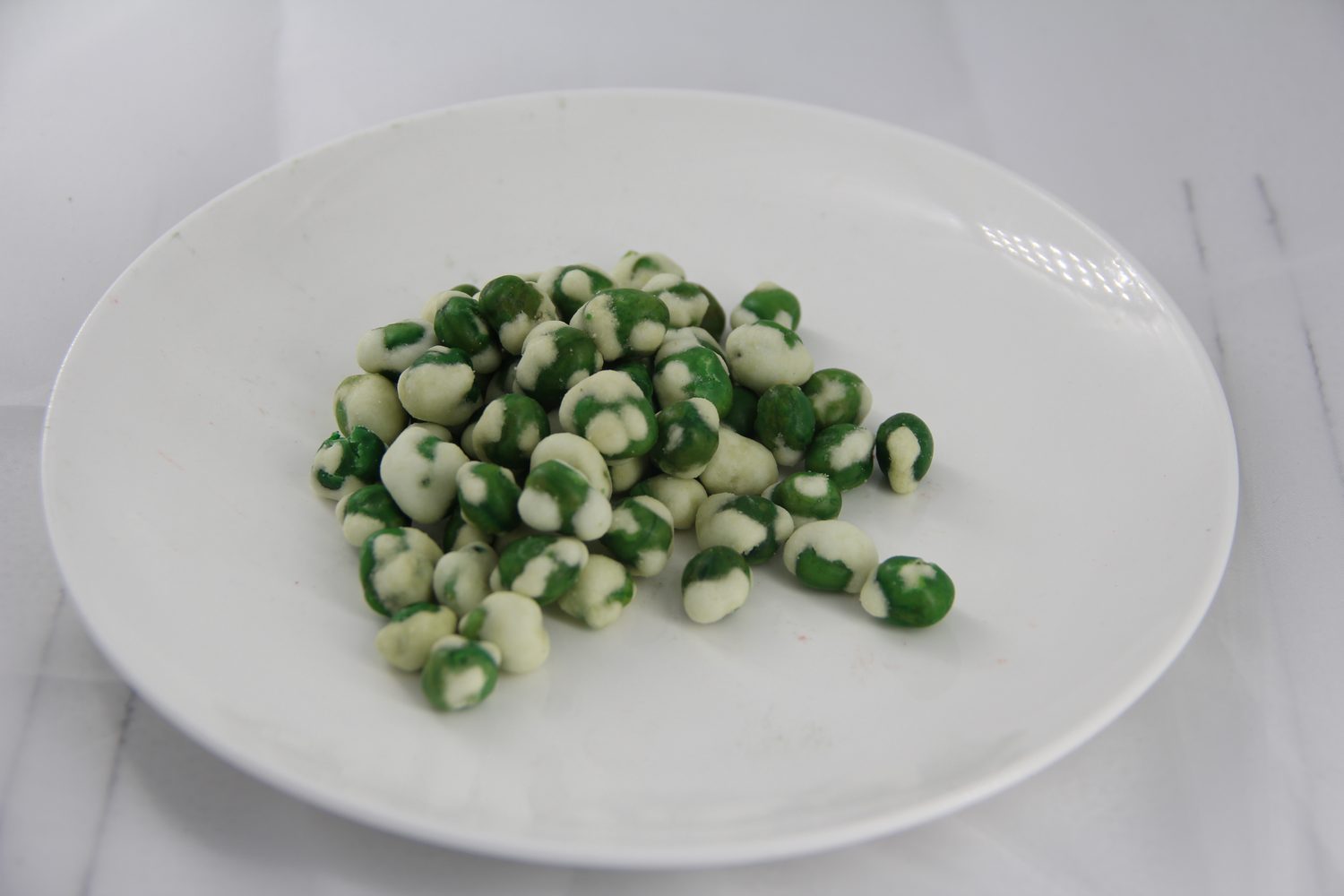 White wasabi coated green peas snack supplied in bulk